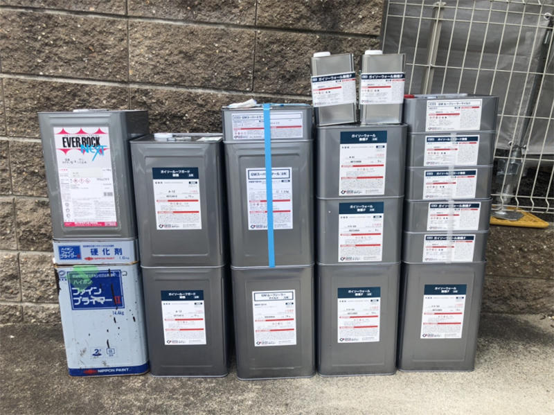 外壁塗装リフォーム施工中 使用塗料缶|滋賀でリフォームするなら匠工房
