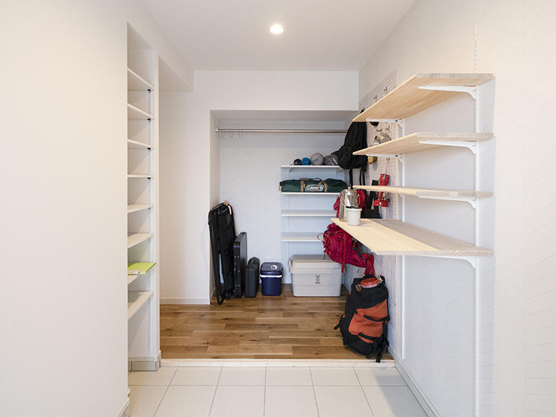 マンションリフォーム完成　靴のまま仕舞えるように土間スペースに｜滋賀でリフォームするなら匠工房