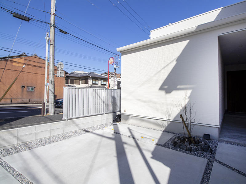 二世帯住宅フォーセンス新築完成|駐車スペース