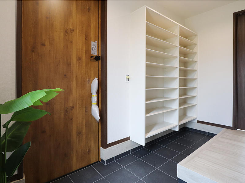 新築ゼロキューブ完成　玄関｜滋賀で家を建てるなら匠工房
