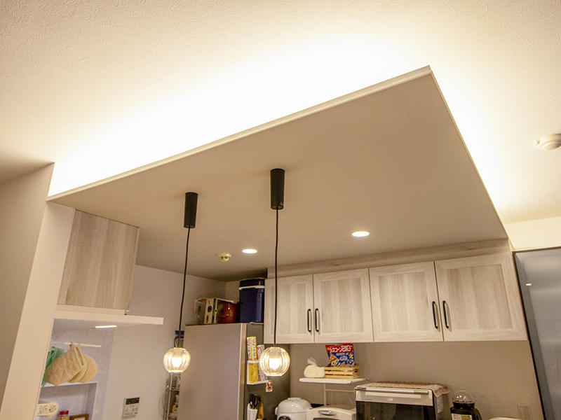 マンションリフォーム完成　キッチン上には間接照明を入れました｜滋賀でリフォームするなら匠工房