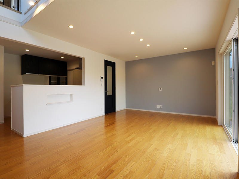 ゼロキューブ新築完成　壁面はアクセントクロス｜滋賀で家を建てるなら匠工房