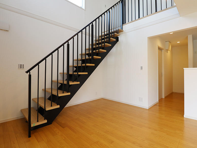 ゼロキューブ新築完成　吹き抜け階段｜滋賀で家を建てるなら匠工房