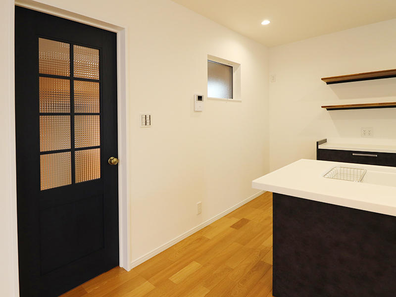 フォーセンス新築完成　土間への扉｜滋賀で家をたてるなら匠工房