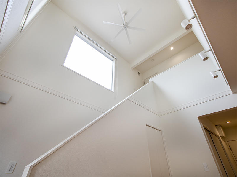 ゼロキューブ新築完成　吹き抜け階段｜滋賀で家を建てるなら匠工房