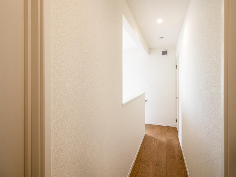 ゼロキューブ新築完成　2階廊下｜滋賀で家を建てるなら匠工房