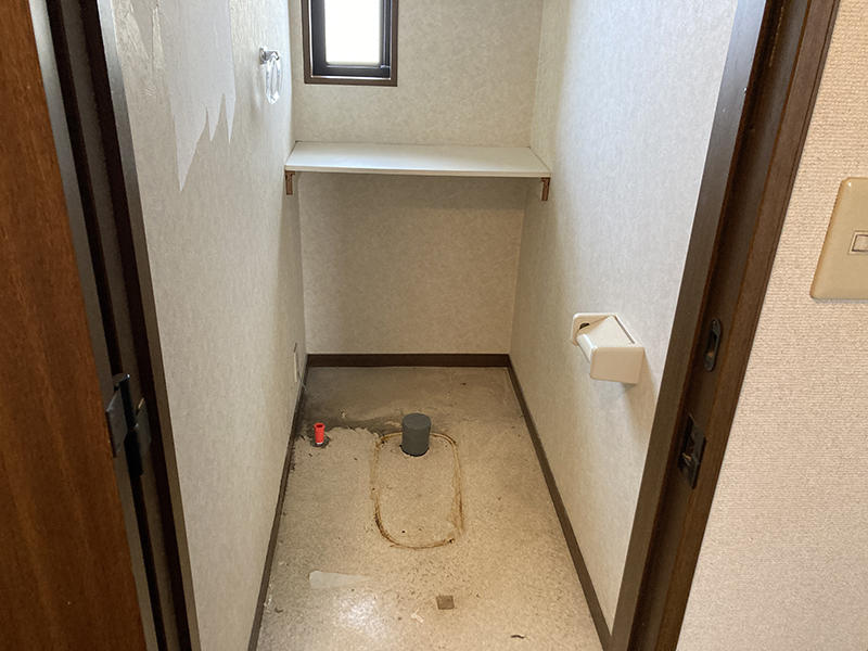 トイレリフォーム施工中　トイレを撤去しました｜滋賀でリフォームするなら匠工房