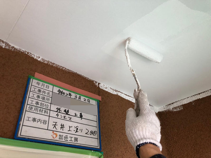 外壁塗装リフォーム施工中　軒天井　ケンエース｜滋賀でリフォームするなら匠工房