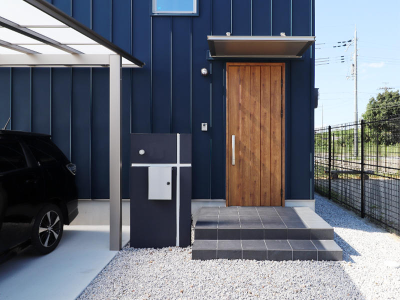 新築ゼロキューブ完成　玄関ドアがアクセントに｜滋賀で家を建てるなら匠工房