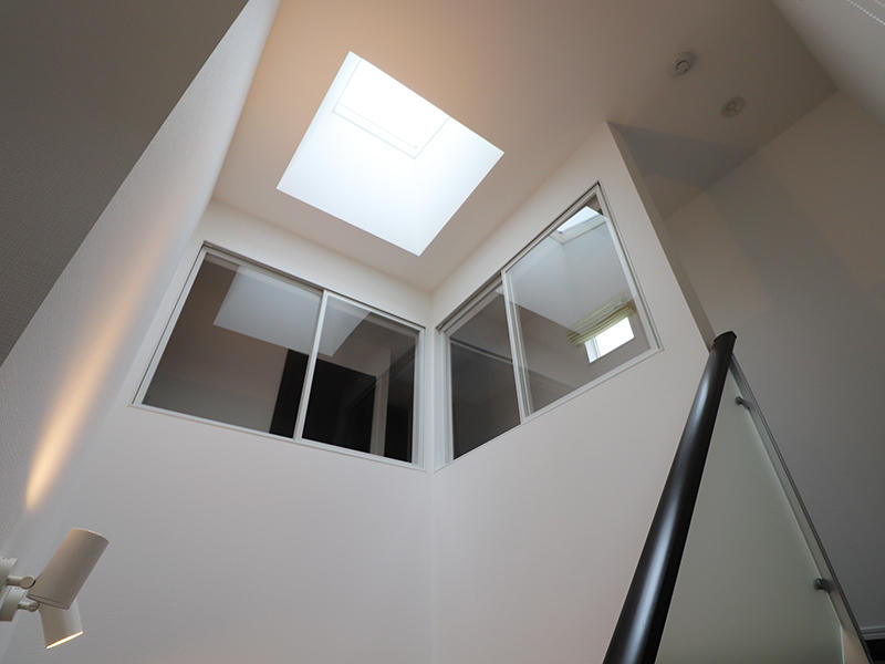 天窓で明るさをキープ