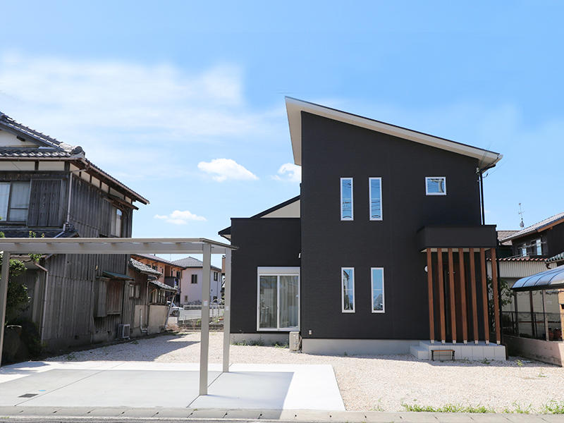 しっかりとガレージ付き