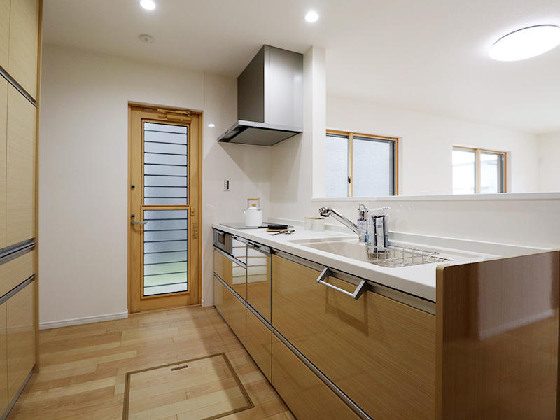 対面キッチンでどこにいても家族の顔が見れます