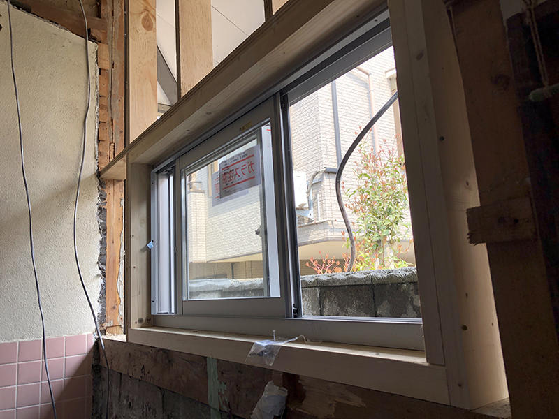 お風呂リフォーム施工中　窓を入れ替え｜滋賀でリフォームするなら匠工房