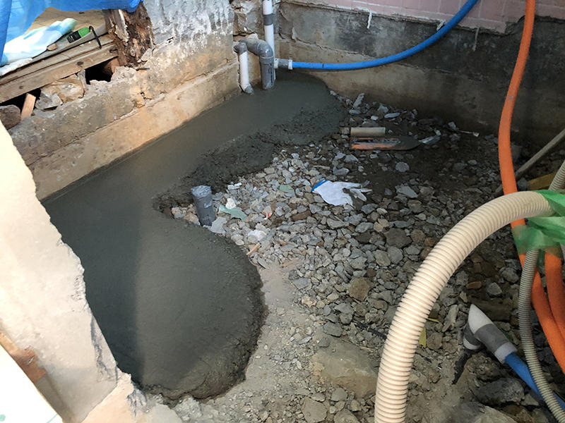 お風呂リフォーム施工中　土間コンクリートを打設｜滋賀でリフォームするなら匠工房