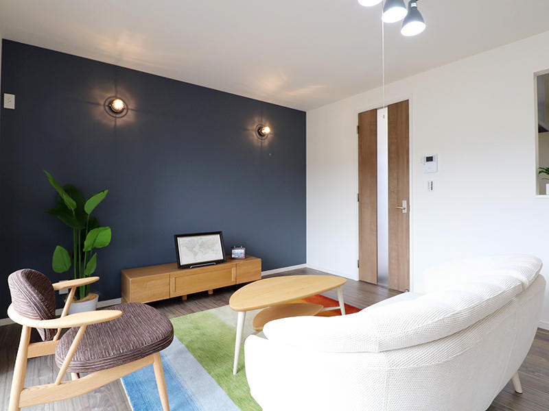 新築ゼロキューブ　アクセントクロスで大人シック｜滋賀で新築建てるなら匠工房