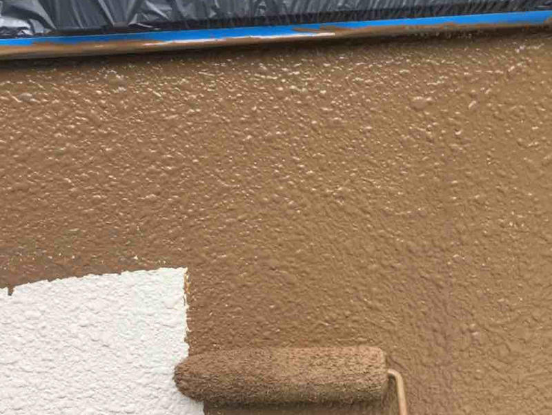 外壁塗装リフォーム施工中　外壁　中塗り　ガイソーウォール無機｜滋賀でリフォームするなら匠工房