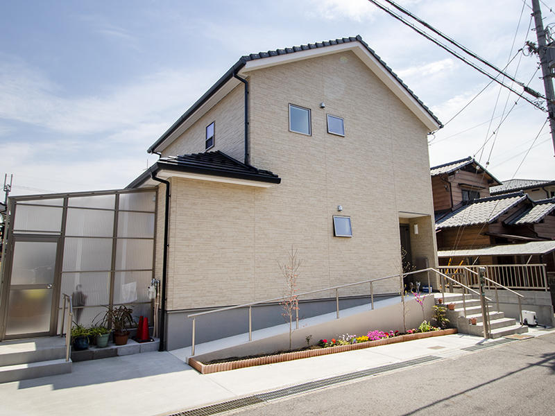 新築フォーセンス完成　花壇を取り付けました｜滋賀で家を建てるなら匠工房