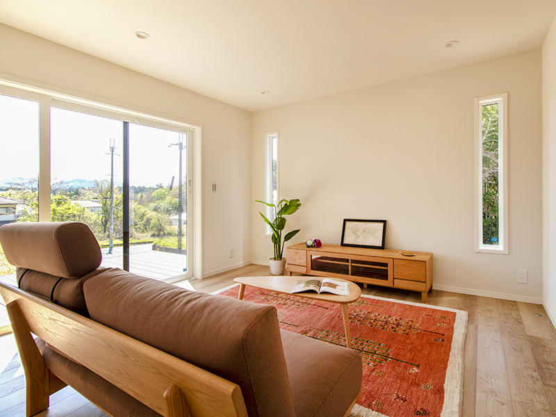 新築注文住宅完成　リビングには大きな窓｜滋賀で家を建てるなら匠工房