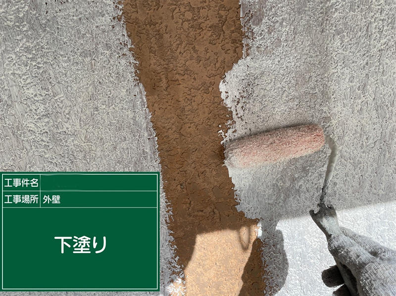 外壁塗装リフォーム施工中　外壁：下塗り　ガイソー　微弾性フィーラー｜滋賀でリフォームするなら匠工房