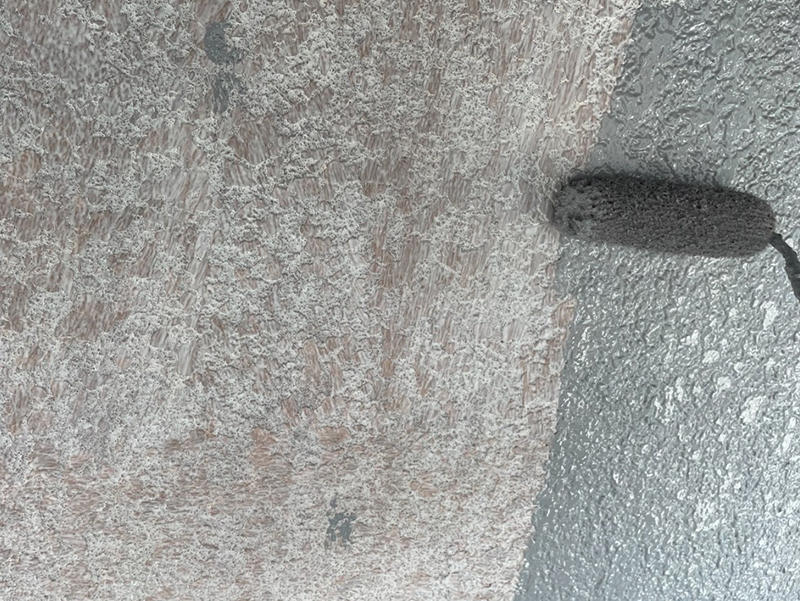 外壁塗装リフォーム施工中　外壁：中塗り　ガイソー　ガイソーウォール無機Z｜滋賀でリフォームするなら匠工房