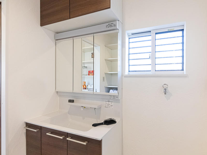 しっくいと無垢の家VENT完成 洗面台|滋賀でリフォームするなら匠工房