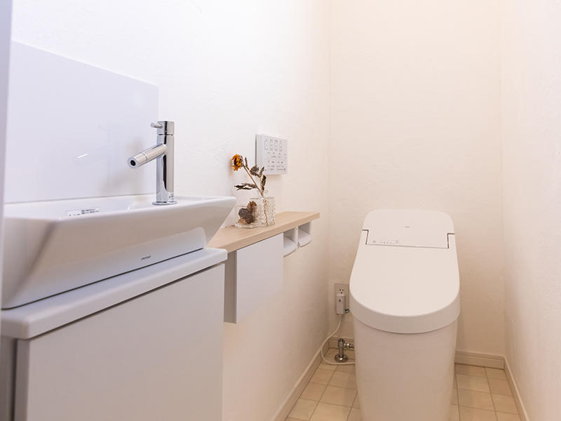 しっくいと無垢の家VENT完成 トイレ|滋賀でリフォームするなら匠工房