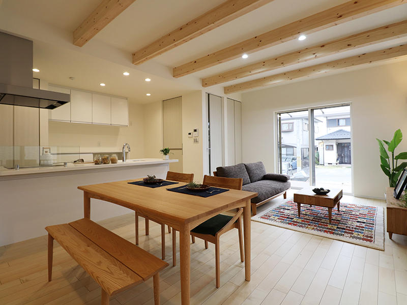 新築フォーセンス完成　梁見せ｜滋賀で家を建てるなら