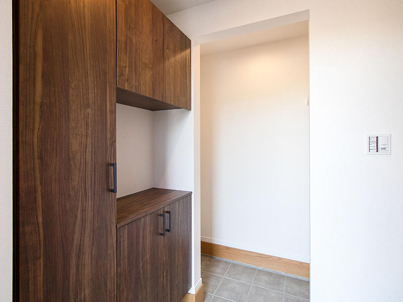 注文住宅新築完成　玄関収納｜滋賀で家を建てるなら匠工房