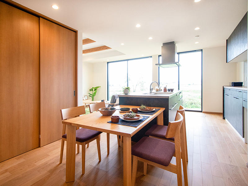 注文住宅新築完成　キッチンと横並びに｜滋賀で家を建てるなら匠工房