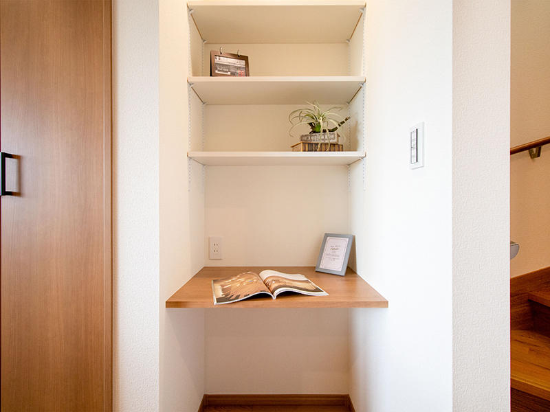 注文住宅新築完成 リビングの一角にカウンタースペースを|滋賀で家を建てるなら匠工房