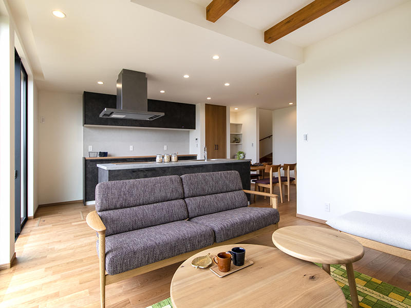 注文住宅新築完成　L型のLDK｜滋賀で家を建てるなら匠工房