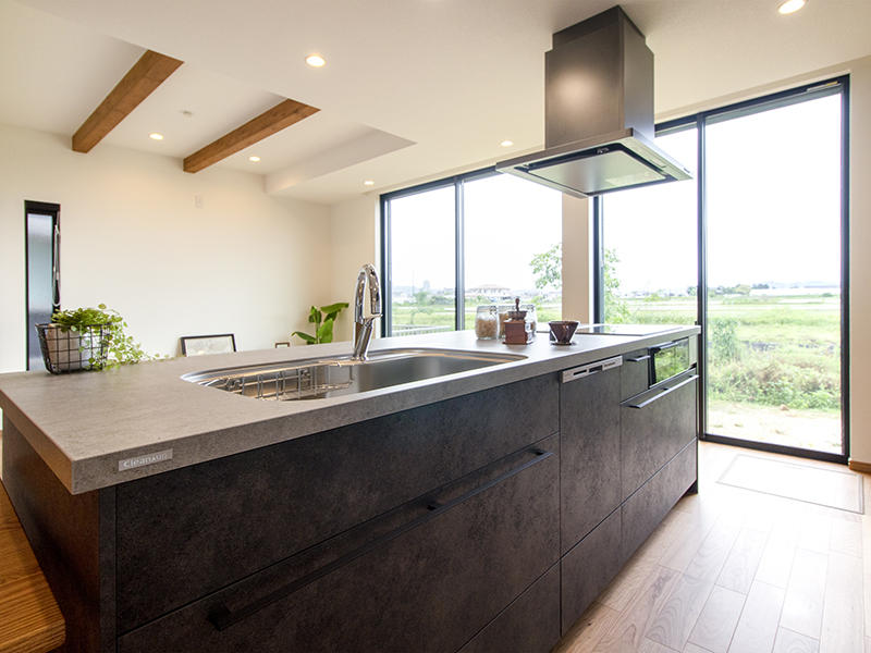 注文住宅新築完成　システムキッチン｜滋賀で家を建てるなら匠工房
