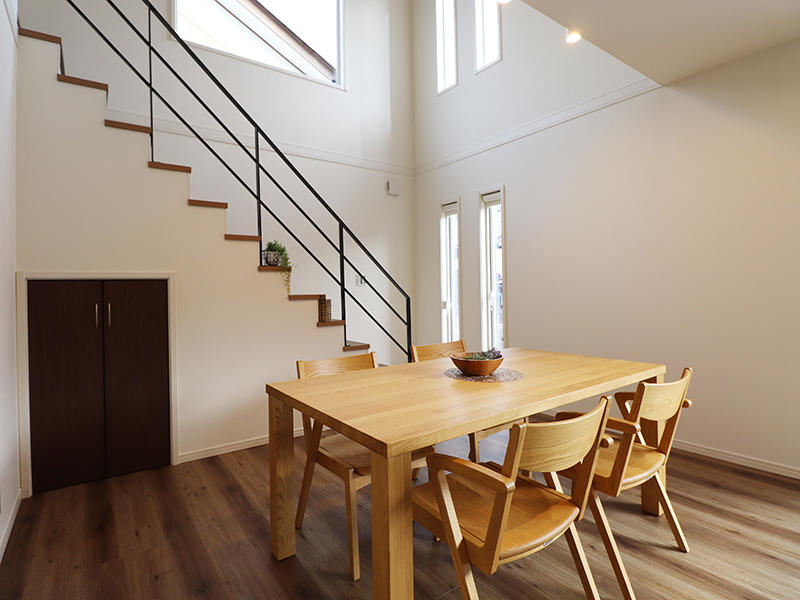 ゼロキューブ新築　吹き抜けダイニング｜滋賀で家を建てるなら匠工房