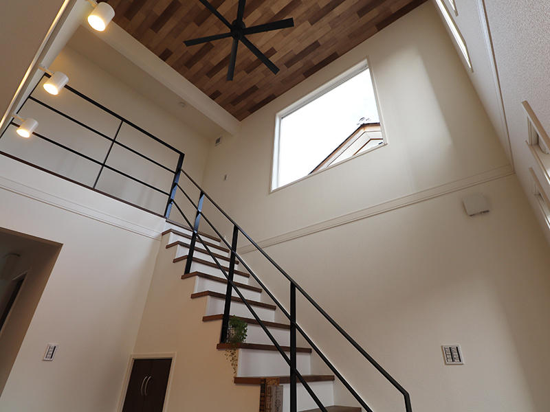 ゼロキューブ新築　吹き抜け階段｜滋賀で家を建てるなら匠工房