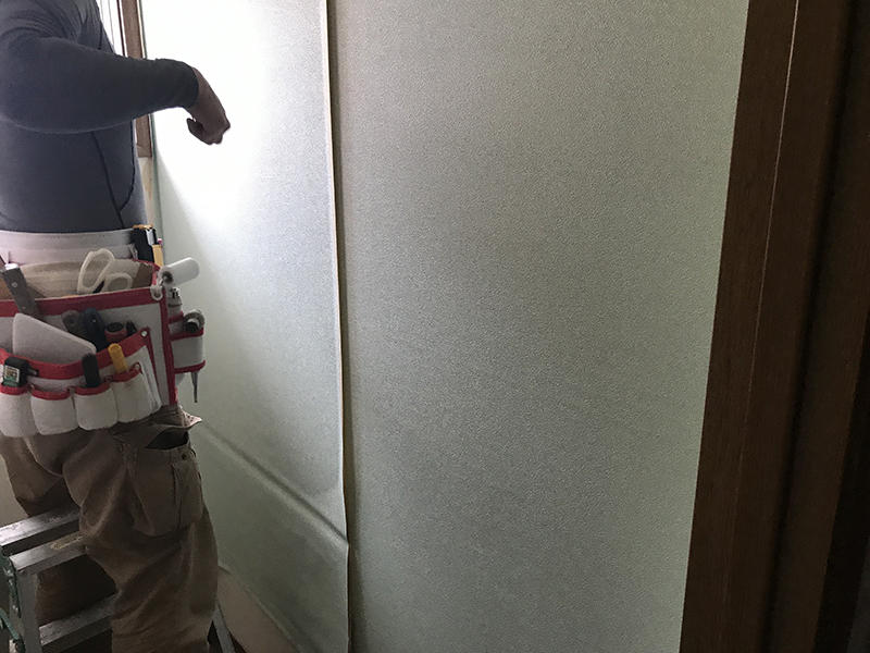 脱衣室のクロスを貼り変え