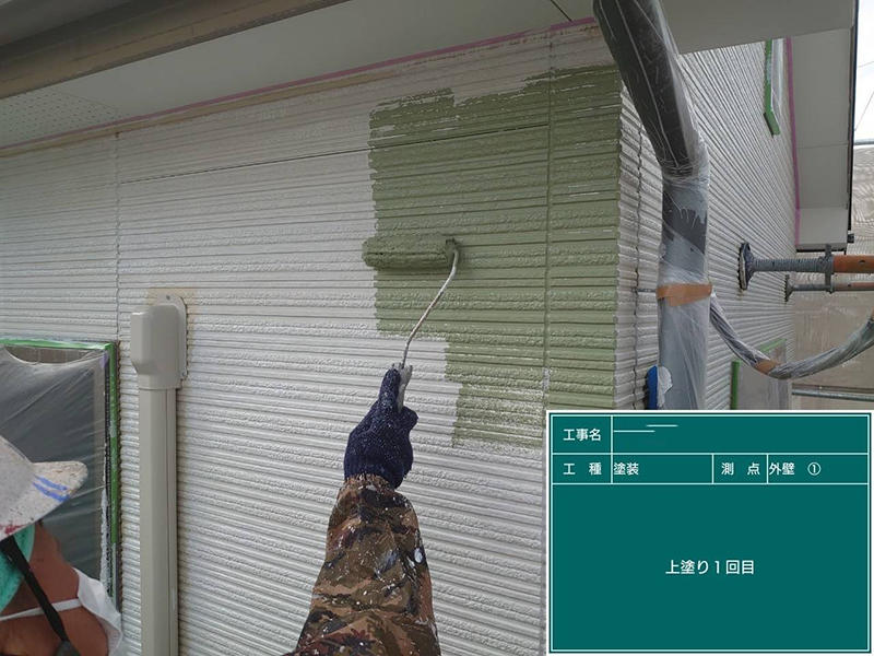 外壁リフォーム施工中　2階外壁：中塗り　ガイソーウォールフッ素4F｜滋賀でリフォームするなら匠工房