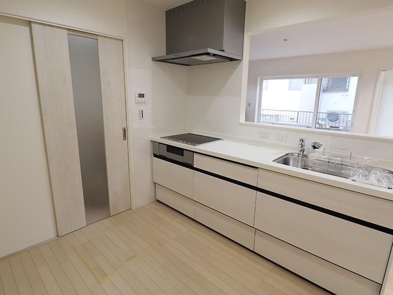 新築ゼロキューブ完成　システムキッチン｜滋賀で家を建てるなら匠工房