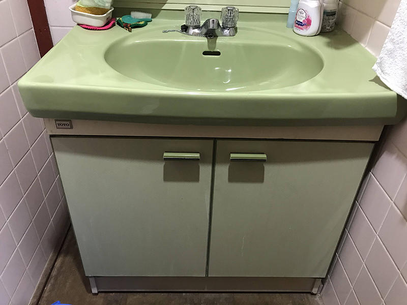 洗面リフォーム施工前　洗面台　開き戸｜滋賀でリフォームするなら匠工房