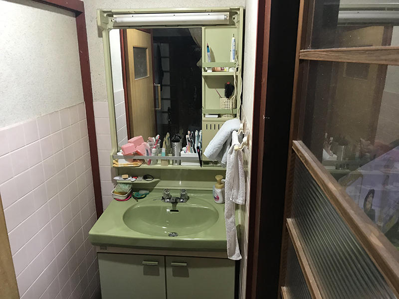 洗面リフォーム施工前　1面鏡の洗面台｜滋賀でリフォームするなら匠工房