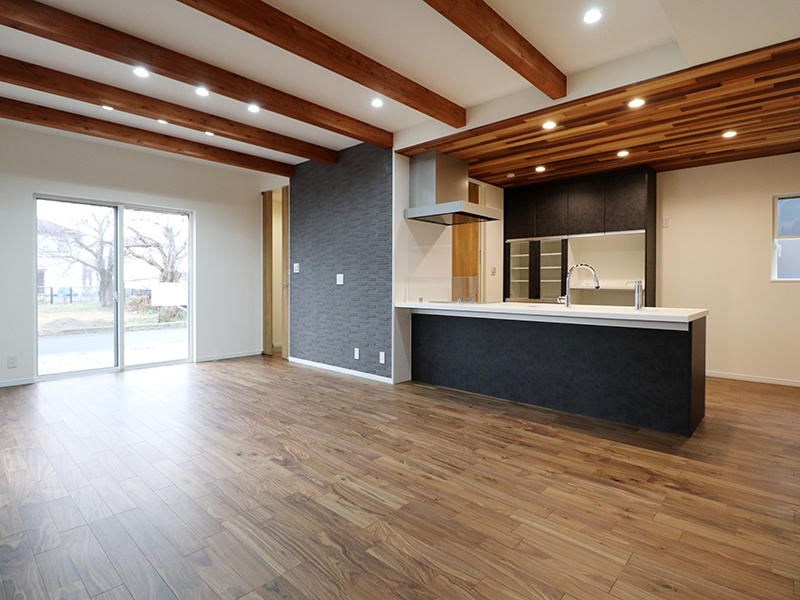 新築フォーセンス完成　キッチン天井は羽目板｜滋賀で家を建てるなら匠工房