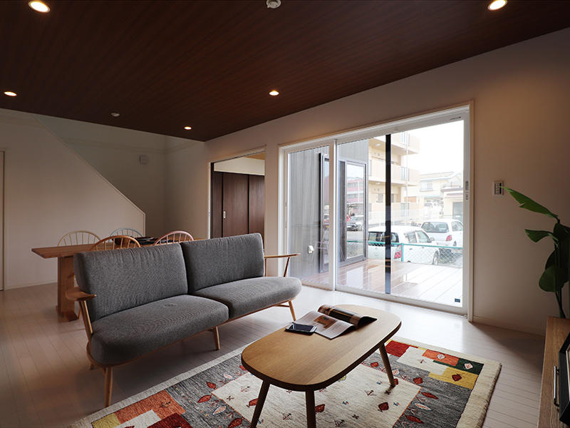 ゼロキューブ完成　リビングに大開口の窓｜滋賀で家を建てるなら匠工房