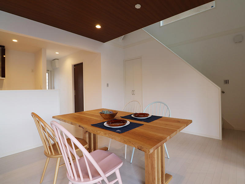 ゼロキューブ完成　ダイニング｜滋賀で家を建てるなら匠工房