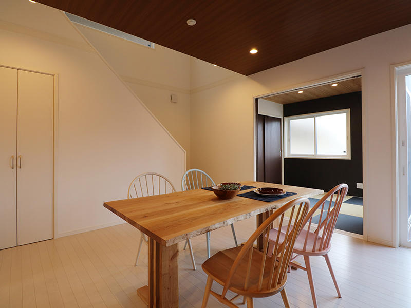 ゼロキューブ完成　リビング階段｜滋賀で家を建てるなら匠工房