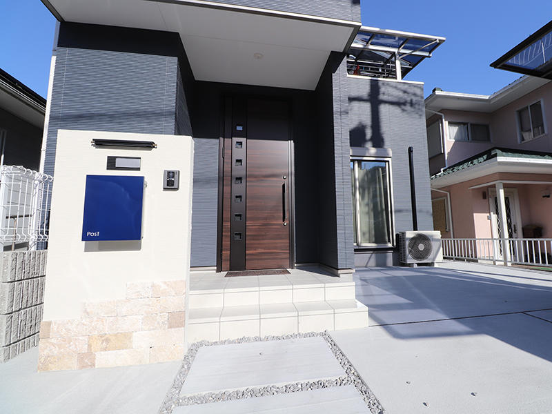 新築フォーセンス完成　アプローチ｜滋賀で家を建てるなら匠工房