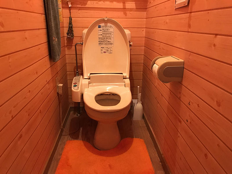 施工前　タンク付き分離型トイレ