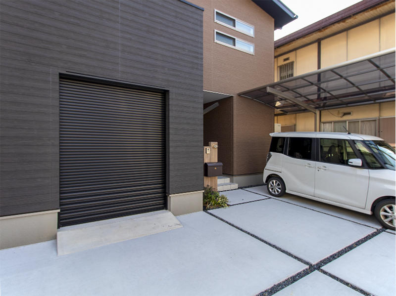 新築注文住宅完成　土間収納への入口はシャッターに｜滋賀で家を建てるなら匠工房