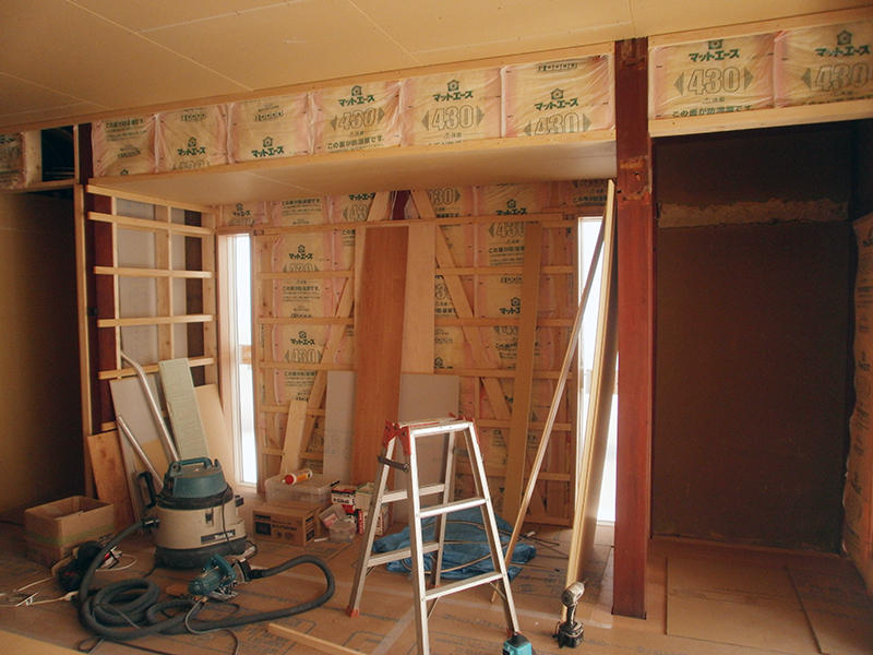 リフォーム施工中　断熱材もしっかりといれていきます｜滋賀でリノベーションするなら匠工房