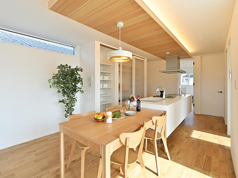 注文住宅新築完成　ダイニング・キッチン｜滋賀で家を建てるなら匠工房