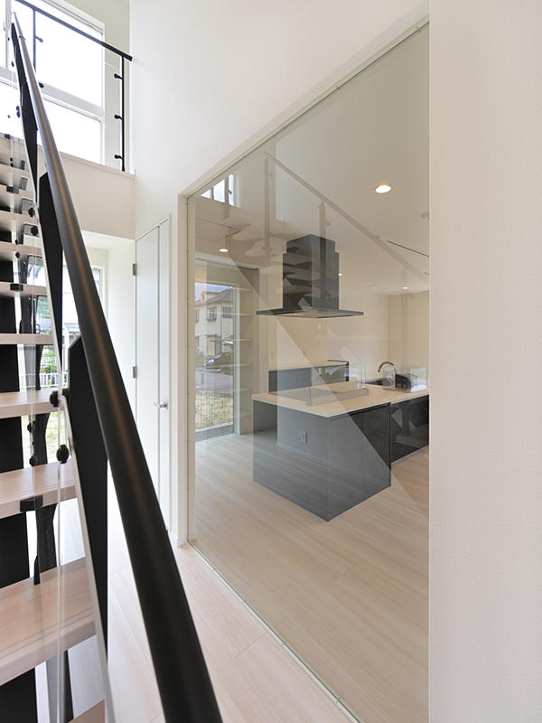 新築注文住宅完成 キッチン横がガラス張り|滋賀で家を建てるなら匠工房