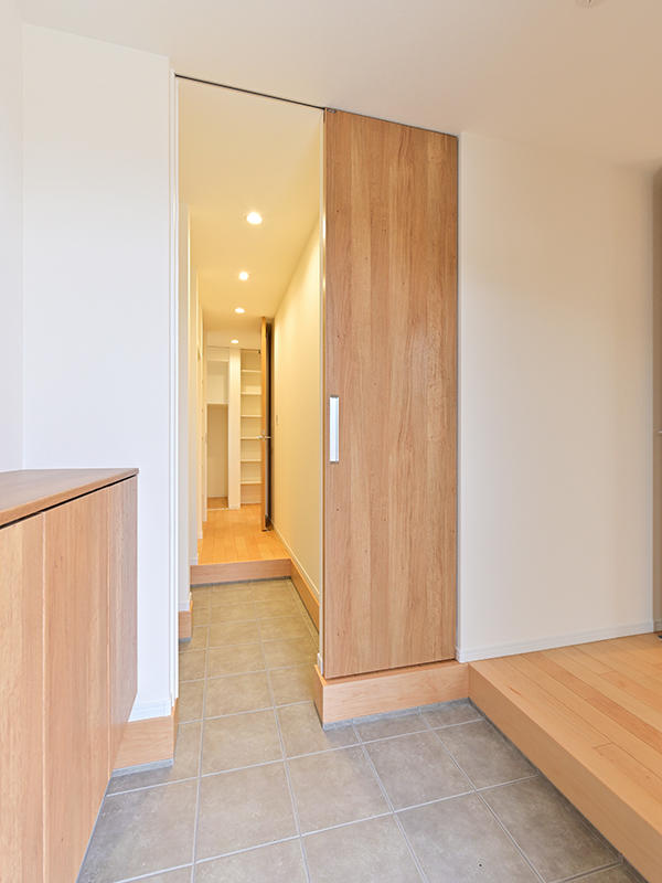 フォーセンス完成 玄関|滋賀で家を建てるなら匠工房